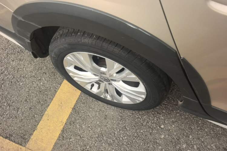 Used Volkswagen C-TREK 2017 1.6L Automatic Comfort Model Right Rear Wheel Hub