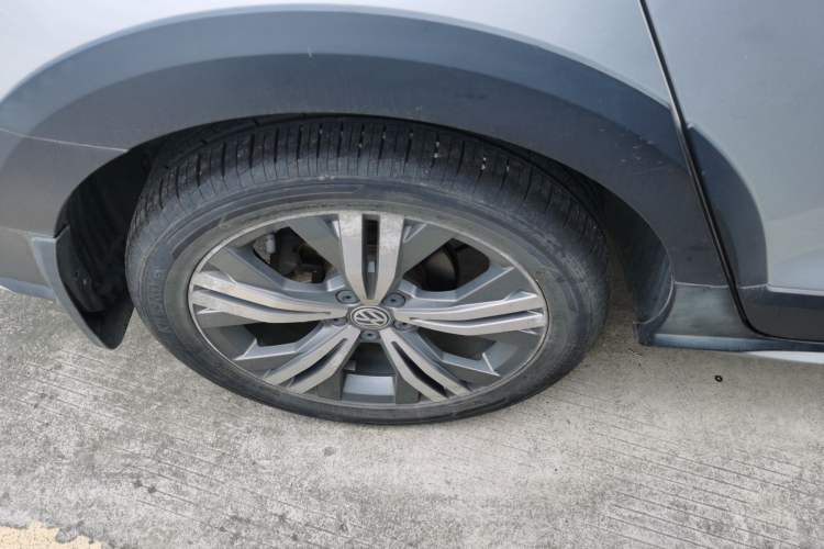 Used Volkswagen C-TREK 2017 1.6L Manual Luxury Model Right Rear Wheel Hub