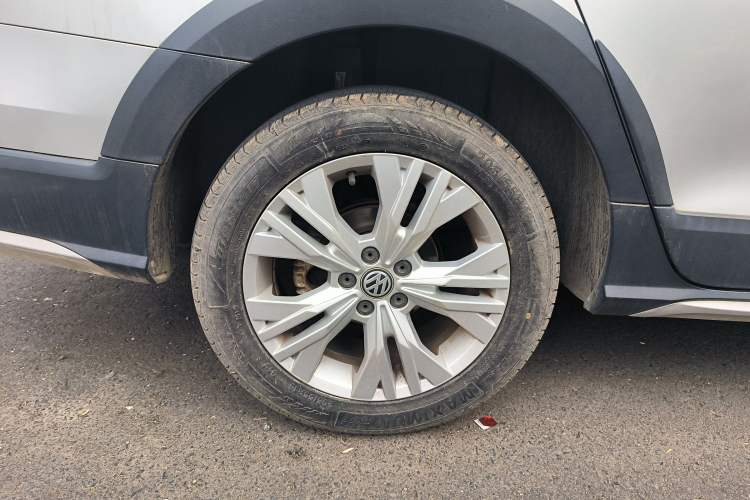 Used Volkswagen C-TREK 2017 1.6L Automatic Comfort Model Right Rear Wheel Hub