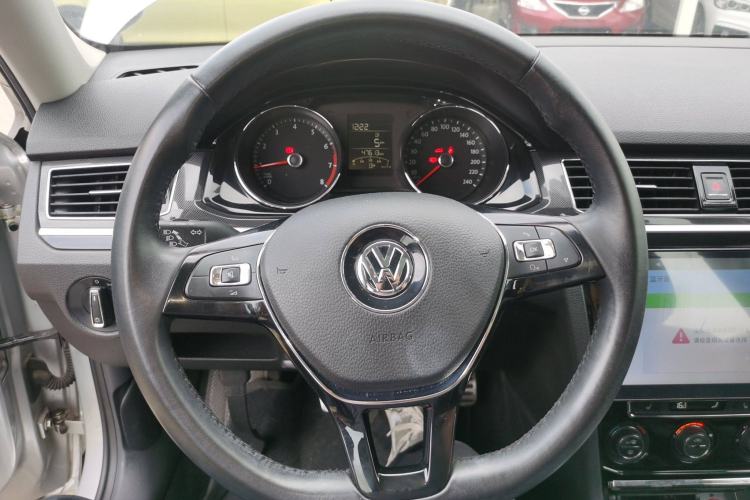 Used Volkswagen C-TREK 2017 1.6L Manual Luxury Model Steering Wheel