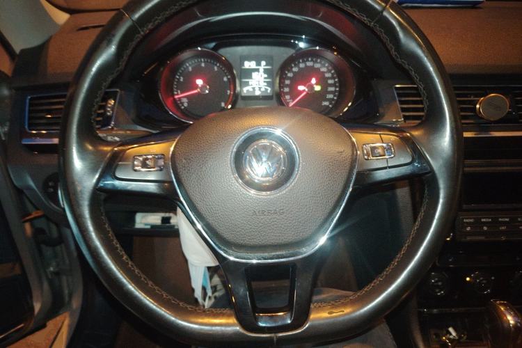 Used Volkswagen C-TREK 2017 230TSI DSG Luxury Model Steering Wheel