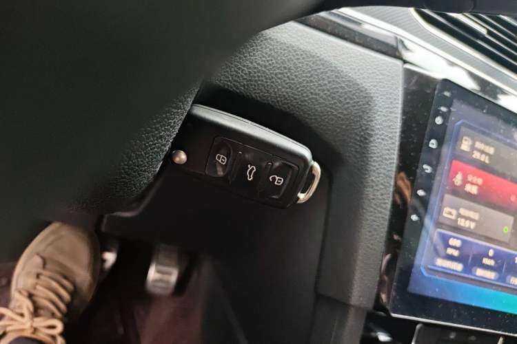Used Volkswagen C-TREK 2017 1.6L Automatic Comfort Model Vehicle Key