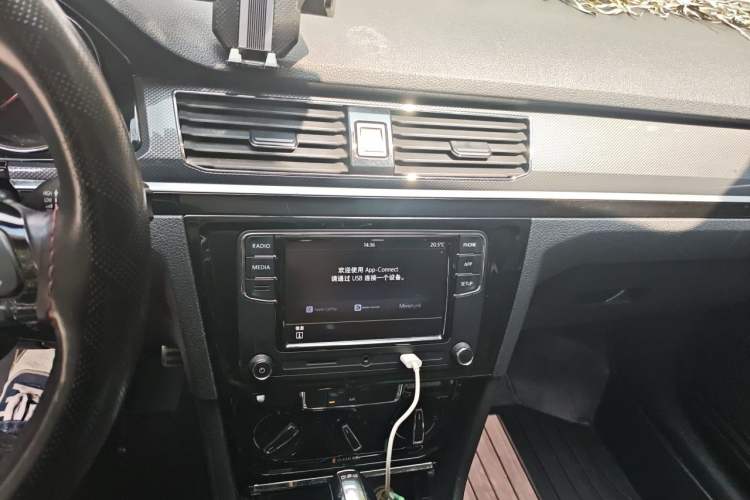 Used Volkswagen C-TREK 2017 230TSI DSG Comfort Version Audio And AC Panel