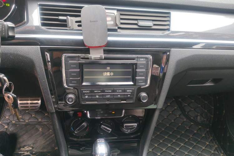 Used Volkswagen C-TREK 2017 230TSI DSG Comfort Version Audio And AC Panel