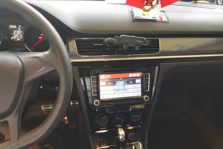 Used Volkswagen C-TREK 2017 230TSI DSG Comfort Version Audio And AC Panel