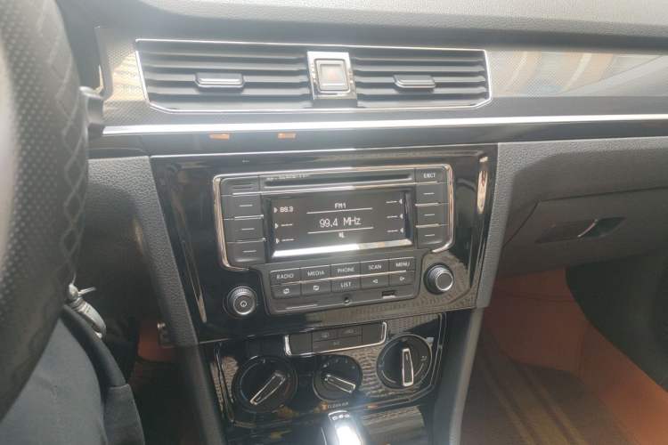 Used Volkswagen C-TREK 2017 230TSI DSG Comfort Version Audio And AC Panel
