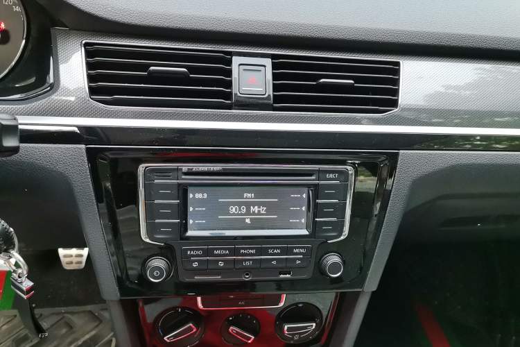 Used Volkswagen C-TREK 2017 1.6L Manual Comfort Model Audio And AC Panel