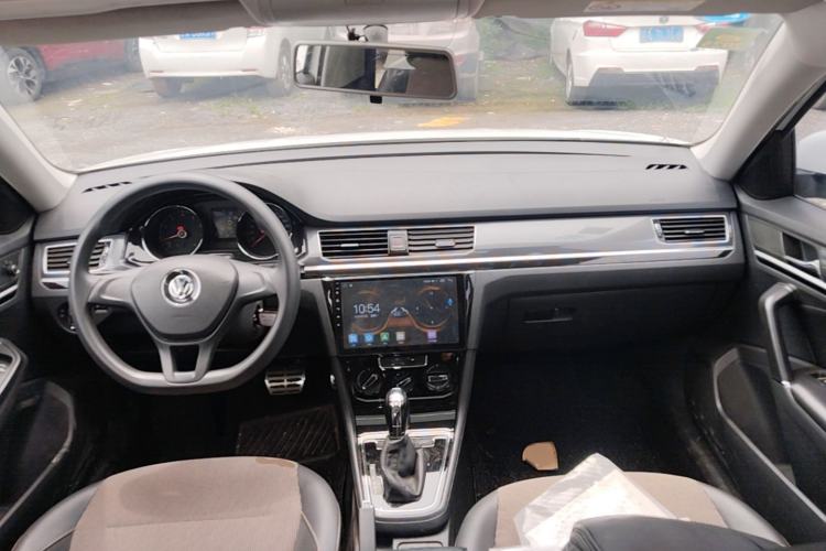 Used Volkswagen C-TREK 2017 230TSI DSG Comfort Version Center Console