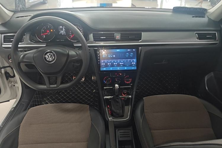 Used Volkswagen C-TREK 2017 1.6L Automatic Comfort Model Center Console