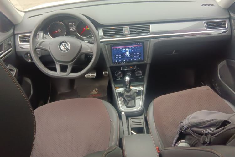 Used Volkswagen C-TREK 2017 230TSI DSG Comfort Version Center Console