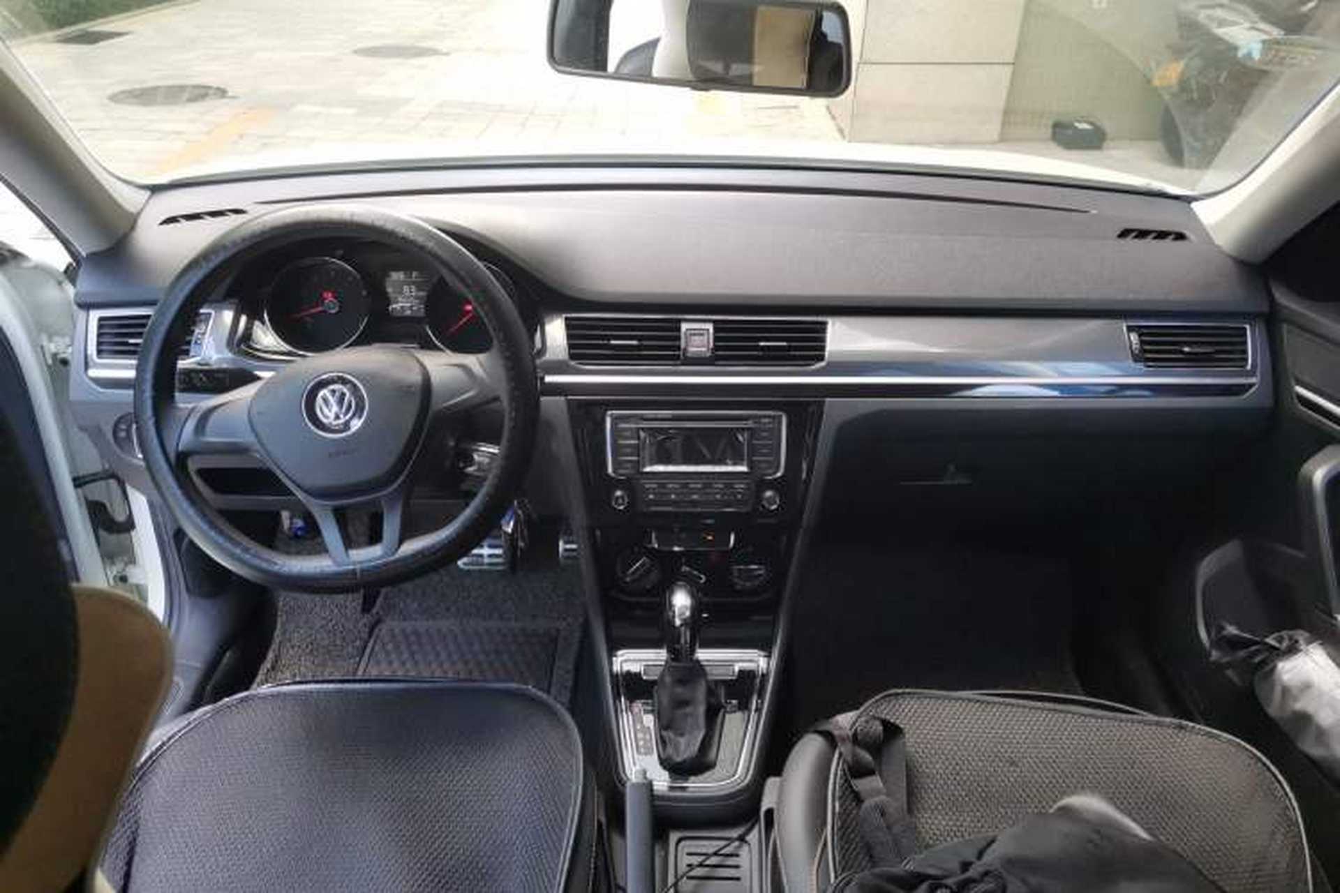 Used Volkswagen C-TREK 2017 1.6L Automatic Comfort Model Center Console