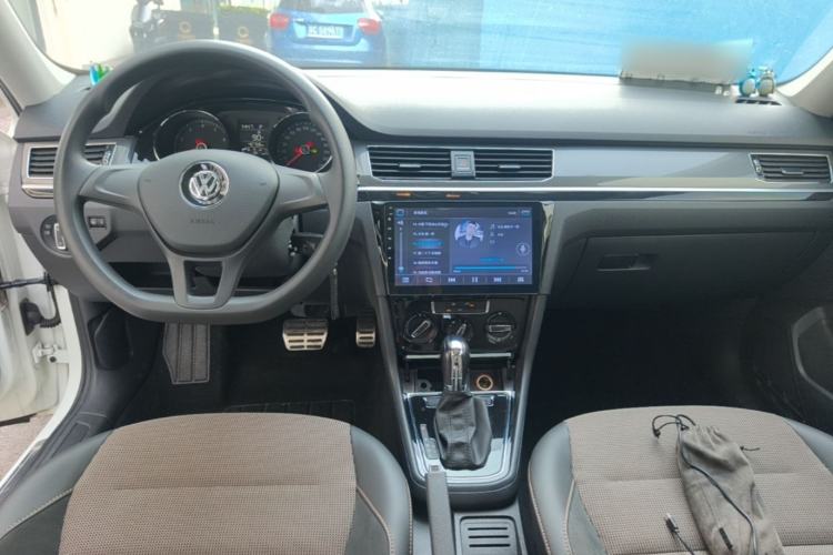 Used Volkswagen C-TREK 2017 1.6L Automatic Comfort Model Center Console