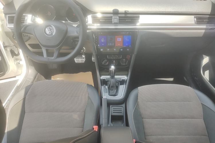 Used Volkswagen C-TREK 2017 1.6L Automatic Comfort Model Center Console
