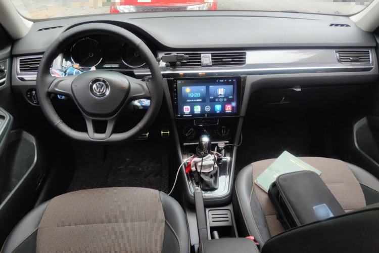 Used Volkswagen C-TREK 2017 1.6L Automatic Comfort Model Center Console