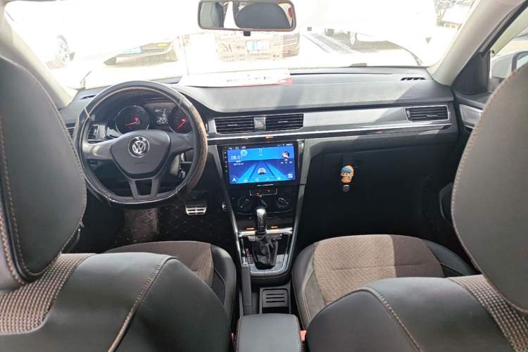 Used Volkswagen C-TREK 2017 1.6L Automatic Comfort Model Center Console