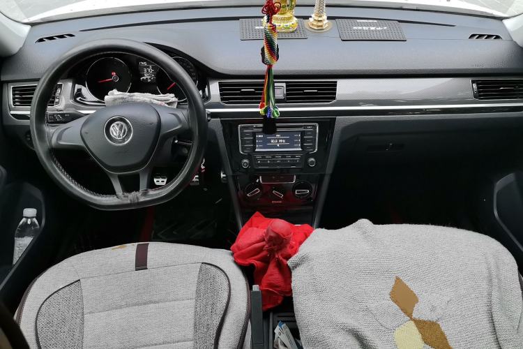 Used Volkswagen C-TREK 2017 1.6L Manual Comfort Model Center Console