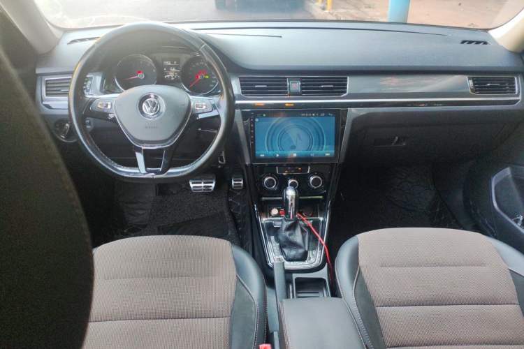 Used Volkswagen C-TREK 2017 230TSI DSG Comfort Version Center Console