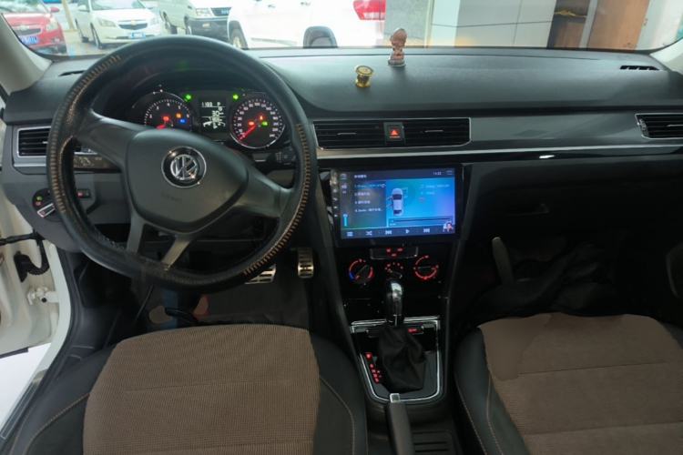 Used Volkswagen C-TREK 2017 1.6L Automatic Comfort Model Center Console