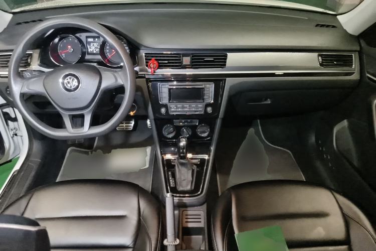 Used Volkswagen C-TREK 2017 1.6L Automatic Comfort Model Center Console