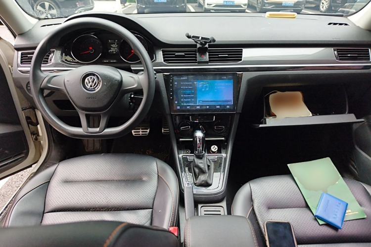 Used Volkswagen C-TREK 2017 1.6L Automatic Comfort Model Center Console