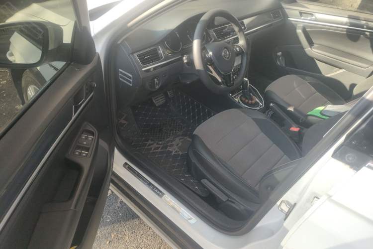 Used Volkswagen C-TREK 2017 1.6L Automatic Comfort Model Driver Seat