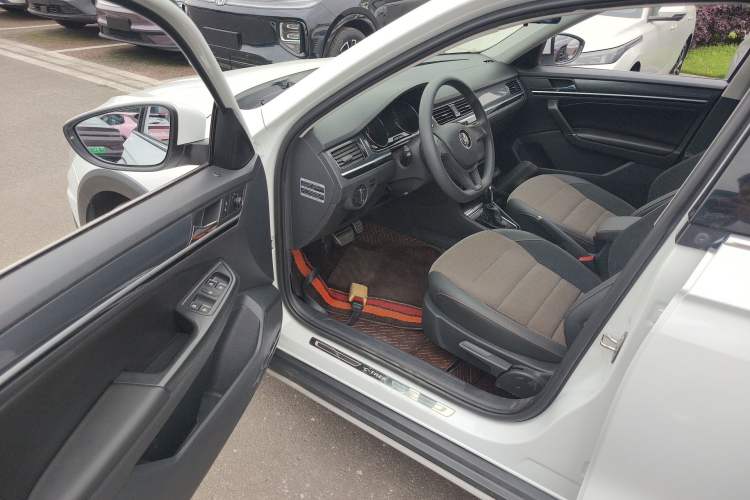 Used Volkswagen C-TREK 2017 230TSI DSG Comfort Version Driver Seat