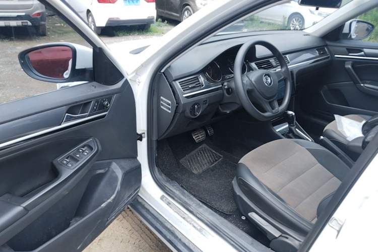 Used Volkswagen C-TREK 2017 230TSI DSG Comfort Version Driver Seat