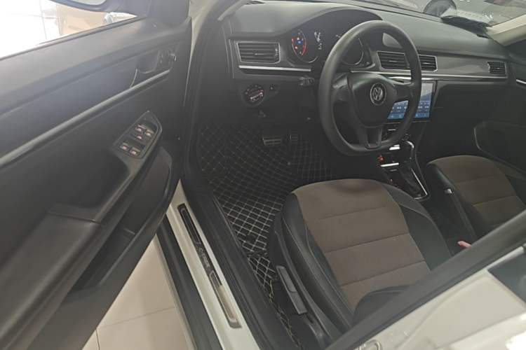 Used Volkswagen C-TREK 2017 1.6L Automatic Comfort Model Driver Seat