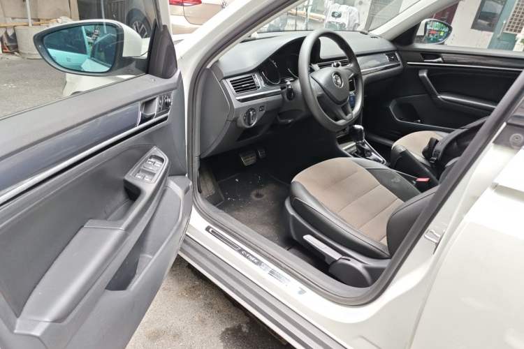Used Volkswagen C-TREK 2017 230TSI DSG Comfort Version Driver Seat