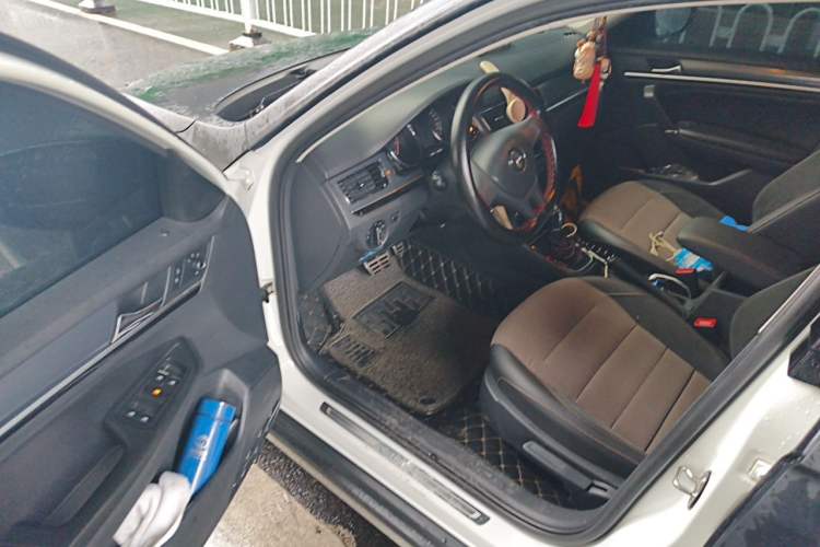 Used Volkswagen C-TREK 2017 1.6L Automatic Comfort Model Driver Seat