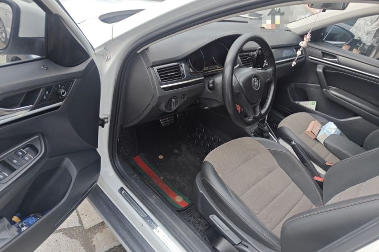 Used Volkswagen C-TREK 2017 1.6L Automatic Comfort Model Driver Seat