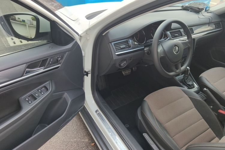 Used Volkswagen C-TREK 2017 1.6L Automatic Comfort Model Driver Seat