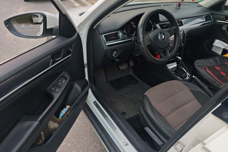 Used Volkswagen C-TREK 2017 230TSI DSG Comfort Version Driver Seat