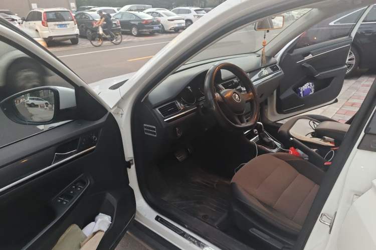 Used Volkswagen C-TREK 2017 1.6L Automatic Comfort Model Driver Seat