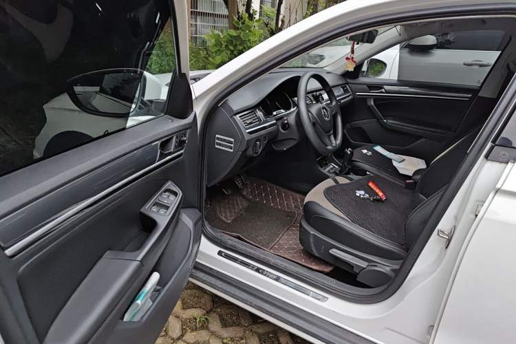 Used Volkswagen C-TREK 2017 230TSI Manual Comfort Version Driver Seat