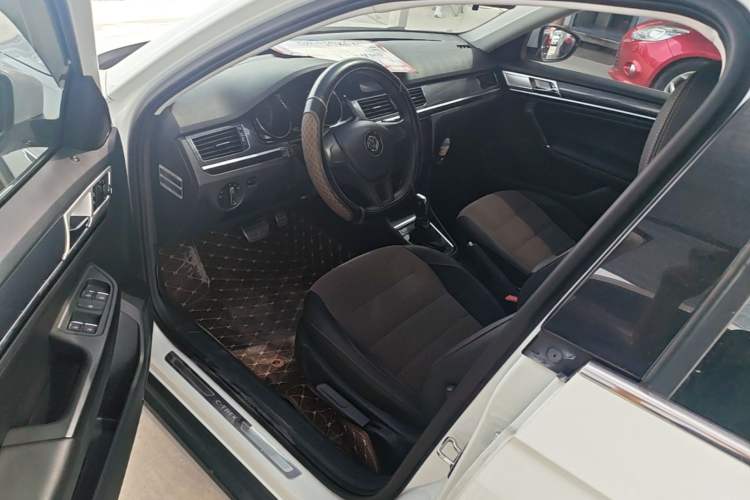 Used Volkswagen C-TREK 2017 1.6L Automatic Comfort Model Driver Seat