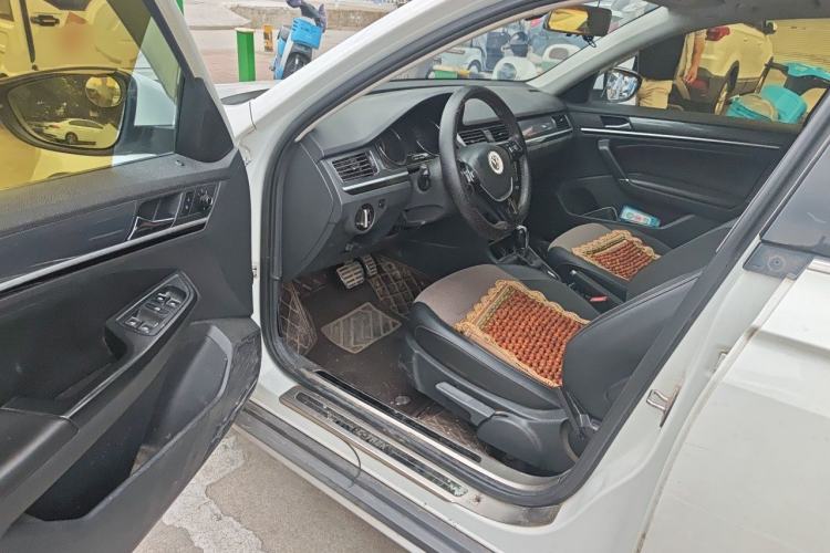 Used Volkswagen C-TREK 2017 1.6L Automatic Comfort Model Driver Seat