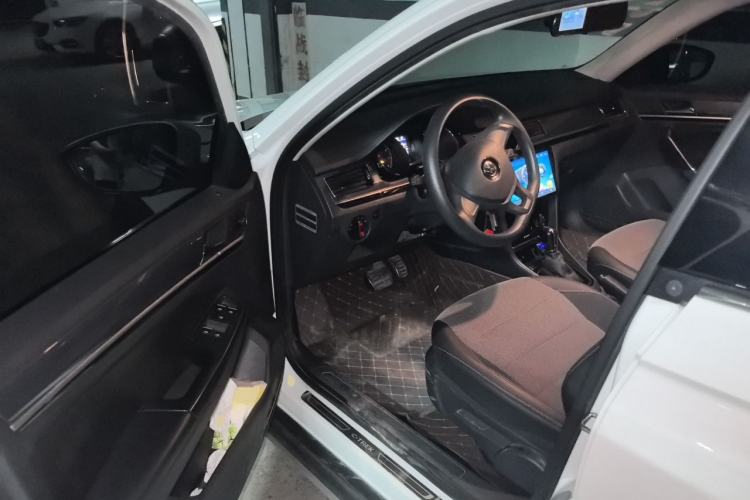 Used Volkswagen C-TREK 2017 1.6L Automatic Comfort Model Driver Seat
