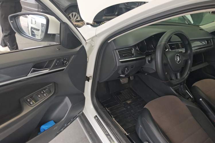 Used Volkswagen C-TREK 2017 1.6L Automatic Comfort Model Driver Seat