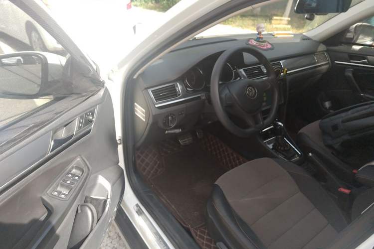 Used Volkswagen C-TREK 2017 1.6L Automatic Comfort Model Driver Seat