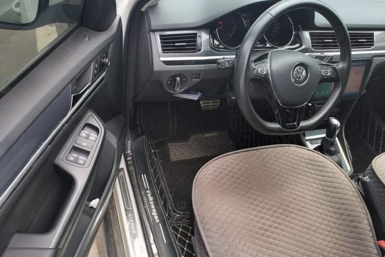 Used Volkswagen C-TREK 2017 230TSI DSG Comfort Version Driver Seat