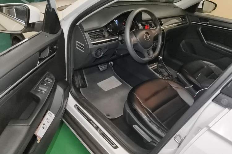 Used Volkswagen C-TREK 2017 1.6L Automatic Comfort Model Driver Seat