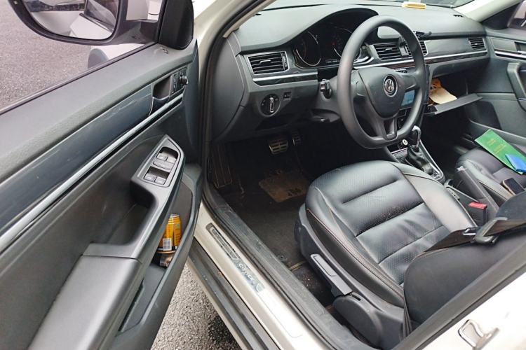 Used Volkswagen C-TREK 2017 1.6L Automatic Comfort Model Driver Seat