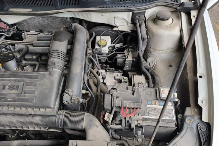 Used Volkswagen C-TREK 2017 230TSI DSG Comfort Version Engine Bay Left