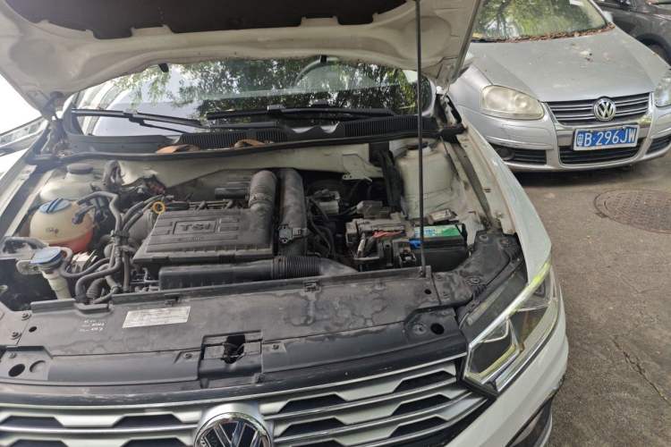 Used Volkswagen C-TREK 2017 230TSI DSG Comfort Version Engine Bay Left