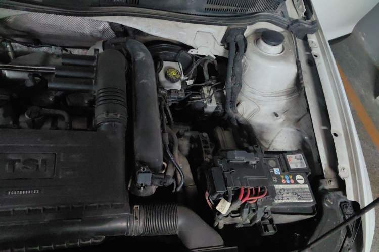 Used Volkswagen C-TREK 2017 230TSI DSG Comfort Version Engine Bay Left