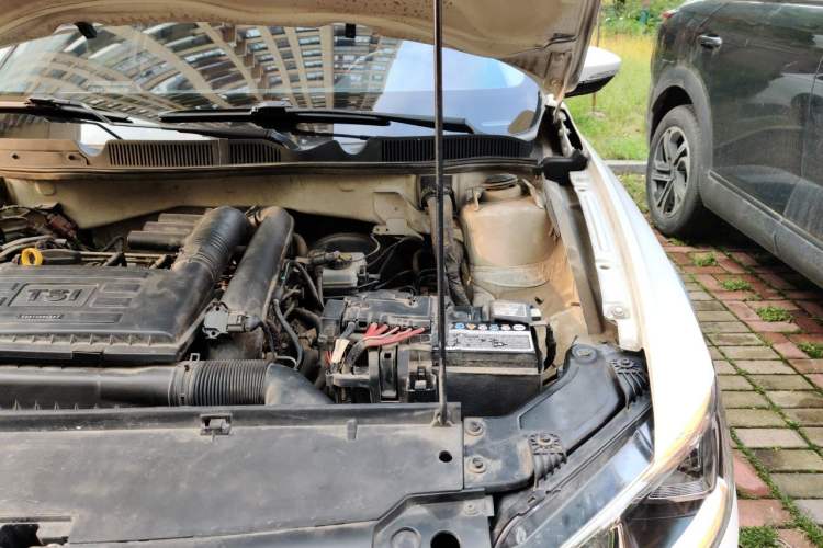 Used Volkswagen C-TREK 2017 230TSI DSG Luxury Model Engine Bay Left