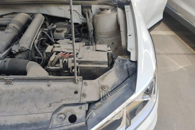 Used Volkswagen C-TREK 2017 230TSI DSG Comfort Version Engine Bay Left