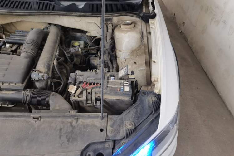 Used Volkswagen C-TREK 2017 230TSI Manual Comfort Version Engine Bay Left