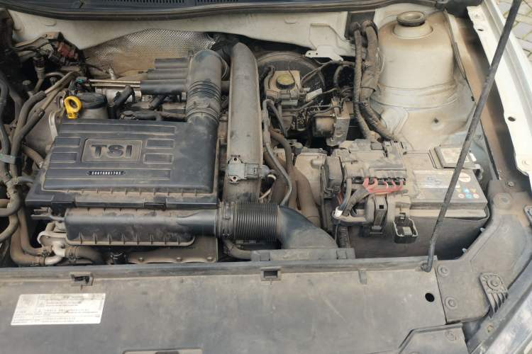 Used Volkswagen C-TREK 2017 230TSI DSG Comfort Version Engine Bay Left